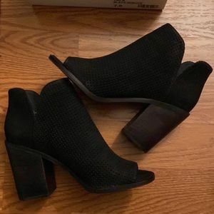 Brand New Steve Madden Tala Black Nubuck size 7.0